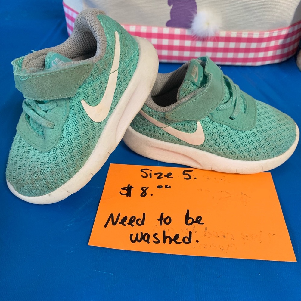 Nike girl shoes